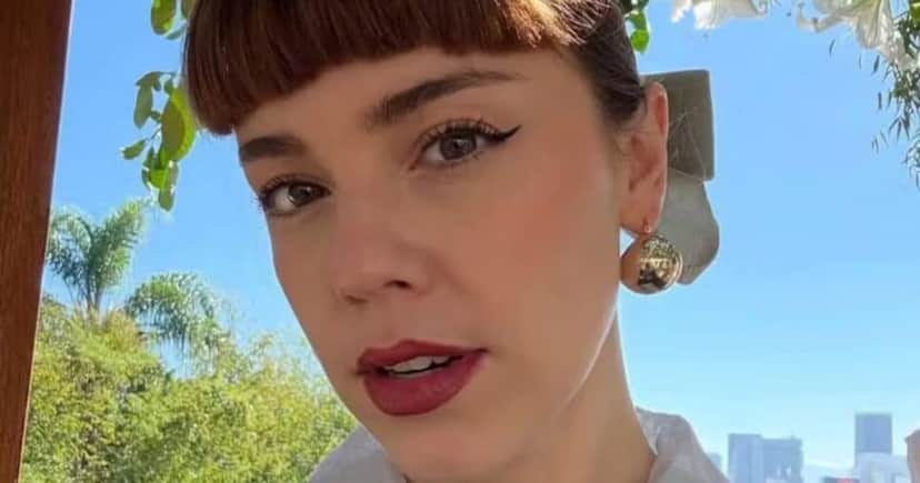 Delineado como de Solange Duprat sempre combina com um batom vermelho ou paralelos (Foto: Reprodução / Instagram) @alicewegmann) Delineado como de Solange Duprat sempre combina com um batom vermelho ou paralelos (Foto: Reprodução / Instagram) @alicewegmann)