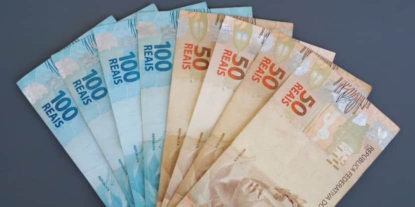 Dinheiro em papel seguirá a todo o vapor (Reprodução: Canva) Salário mínimo regional Dinheiro em papel seguirá a todo o vapor (Reprodução: Canva) Salário mínimo regional