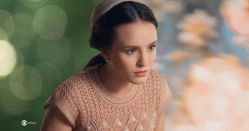 Estela em Êta Mundo Melhor! (Foto: Reprodução / Globo / Montagem TV Foco) Estela em Êta Mundo Melhor! (Foto: Reprodução / Globo / Montagem TV Foco)