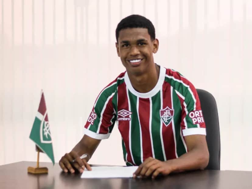 André Luiz é anunciado no Fluminense (Foto: Reprodução/ Internet) André Luiz é anunciado no Fluminense (Foto: Reprodução/ Internet)