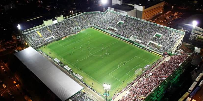 Arena Condá agora tem gramado sintético (Reprodução: Divulgação)