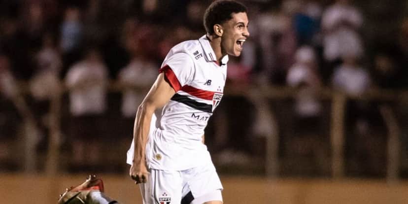 Guilherme Reis renovou contrato com o São Paulo (Reprodução: Guilherme Veiga) Guilherme Reis renovou contrato com o São Paulo (Reprodução: Guilherme Veiga)
