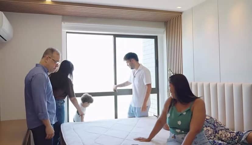 Álvaro comprou apartamento de luxo para a família (Foto: Reprodução/ YouTube) Álvaro comprou apartamento de luxo para a família (Foto: Reprodução/ YouTube)