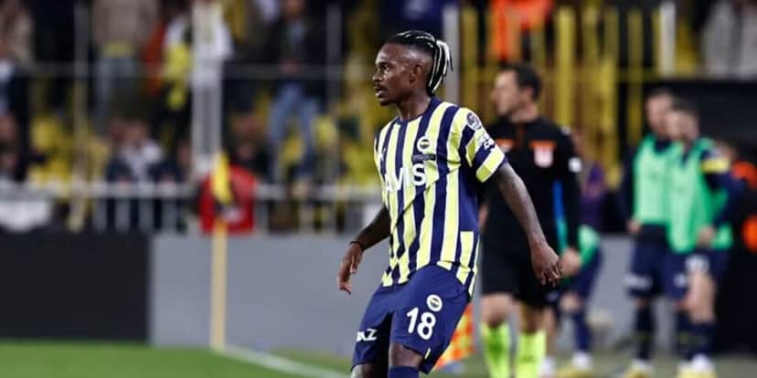 Lincoln está sem vínculo assinado e livre no mercado (Reprodução: Fenerbahçe) Lincoln está sem vínculo assinado e livre no mercado (Reprodução: Fenerbahçe)