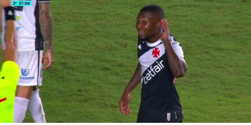 Loide comemorando o quase gol (Reprodução: SporTV) Loide comemorando o quase gol (Reprodução: SporTV)