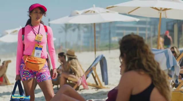 Raquel encontra Heleninha e Celina na praia (Foto: Reprodução / Globo) Raquel encontra Heleninha e Celina na praia (Foto: Reprodução / Globo)