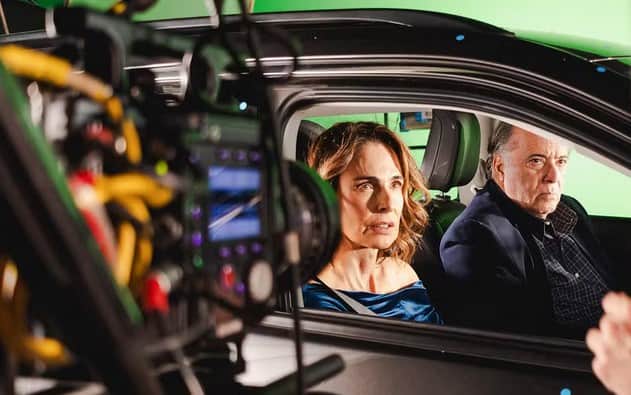 Tony Ramos e Silvia Pfeifer gravam cena do acidente de carro em Dona de Mim (Foto: Bia Rodrigues / Globo) Tony Ramos e Silvia Pfeifer gravam cena do acidente de carro em Dona de Mim (Foto: Bia Rodrigues / Globo)