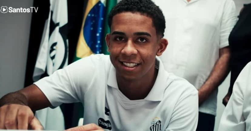 João Alencar renova contrato com o Santos - Foto: Print-vídeo/Instagram João Alencar renova contrato com o Santos - Foto: Print-vídeo/Instagram