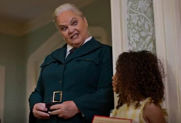 Senhora Babá (Dida Camero) e Sofia (Elis Cabral) em Dona de Mim (Foto: Reprodução / Globo) Senhora Babá (Dida Camero) e Sofia (Elis Cabral) em Dona de Mim (Foto: Reprodução / Globo)