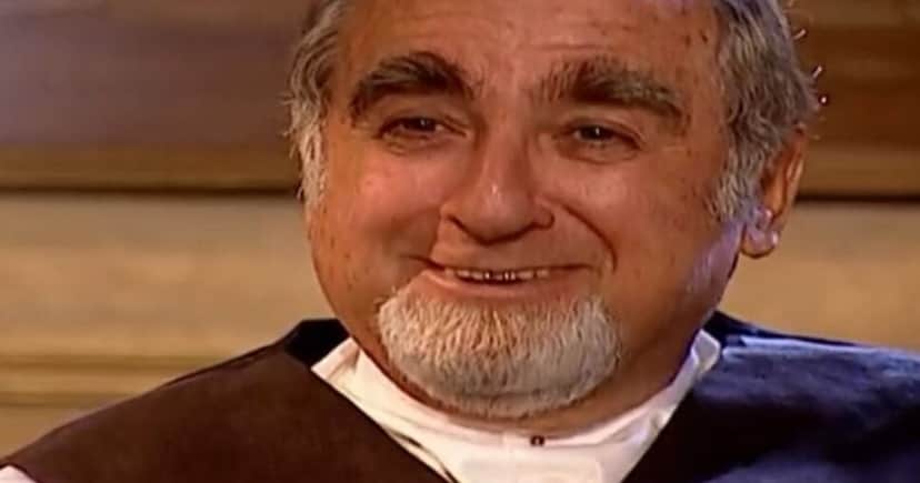 Elias como Padre Olavo, em Terra Nostra, na Globo (Foto Reprodução/Montagem/Globo) Elias como Padre Olavo, em Terra Nostra, na Globo (Foto Reprodução/Montagem/Globo)