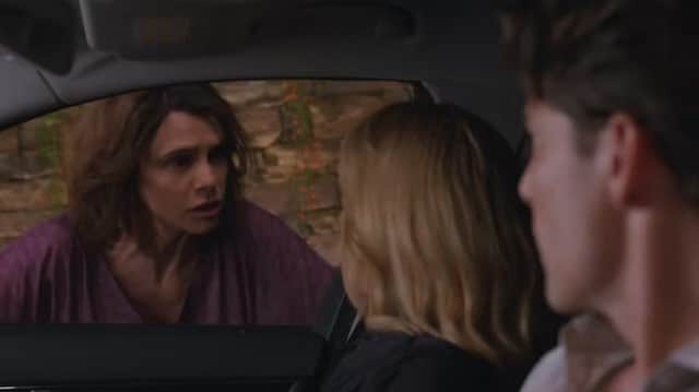 Vale Tudo: imagens inéditas de flashbacks mostram como aconteceu o acidente de carro envolvendo Heleninha e Leonardo (Foto: Reprodução / Globo) Vale Tudo: imagens inéditas de flashbacks mostram como aconteceu o acidente de carro envolvendo Heleninha e Leonardo (Foto: Reprodução / Globo)