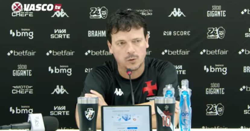 Fernando Diniz confirma situação no Vasco (Foto: Vasco TV) Fernando Diniz confirma situação no Vasco (Foto: Vasco TV)