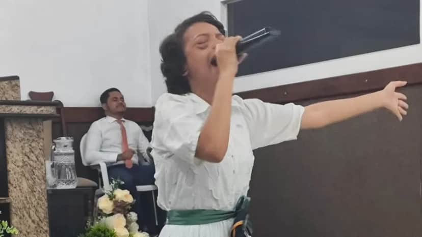 A cantora Adriana Lázara morreu aos 28 anos (Foto: Reprodução/ Internet) A cantora Adriana Lázara morreu aos 28 anos (Foto: Reprodução/ Internet)