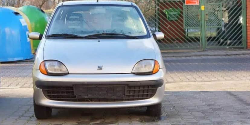 Dirigir com carro sem placa é infração gravíssima (Reprodução: Divulgação) Dirigir com carro sem placa é infração gravíssima (Reprodução: Divulgação)