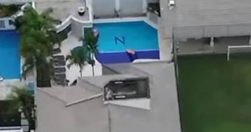 Vista aérea de cima do condomínio de luxo em que o casal Nardoni passou as férias no Guarujá (Foto Reprodução/Brasil Urgente/Record)