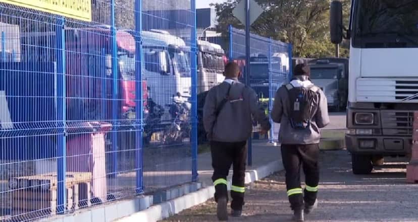 Funcionários da fábrica ADM em Três Corações (Foto: Reprodução EPTV/G1) Funcionários da fábrica ADM em Três Corações (Foto: Reprodução EPTV/G1)