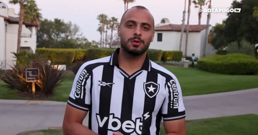 Botafogo pode contratar substituto para Arthur Cabral (Foto: Botafogo TV) Botafogo pode contratar substituto para Arthur Cabral (Foto: Botafogo TV)