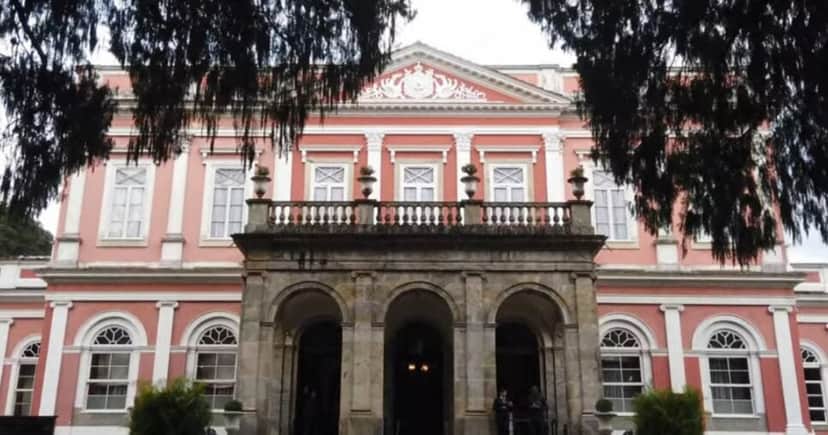 Palácio em Petrópolis (Foto: Reprodução / YouTube) Palácio em Petrópolis (Foto: Reprodução / YouTube)