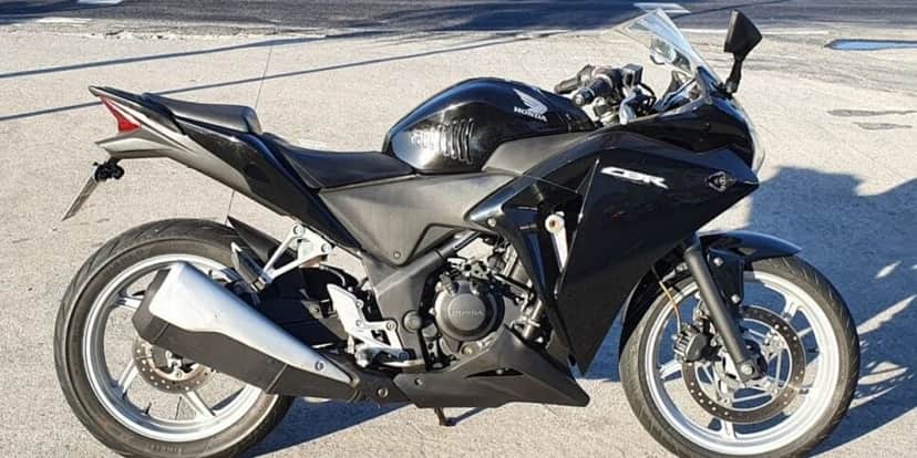 Honda CBR 250 R na faixa dos R$15 mil (Reprodução: Divulgação) Honda CBR 250 R na faixa dos R$15 mil (Reprodução: Divulgação)