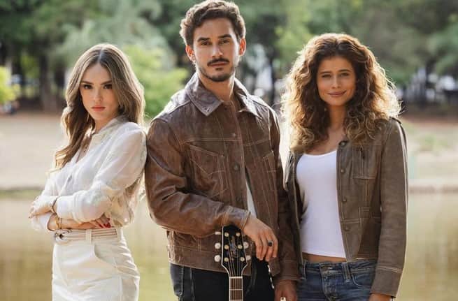 Isabelle Drummond, Filipe Bragança e Isadora Cruz em Coração Acelerado (Foto: Reprodução / Globo) Isabelle Drummond, Filipe Bragança e Isadora Cruz em Coração Acelerado (Foto: Reprodução / Globo)