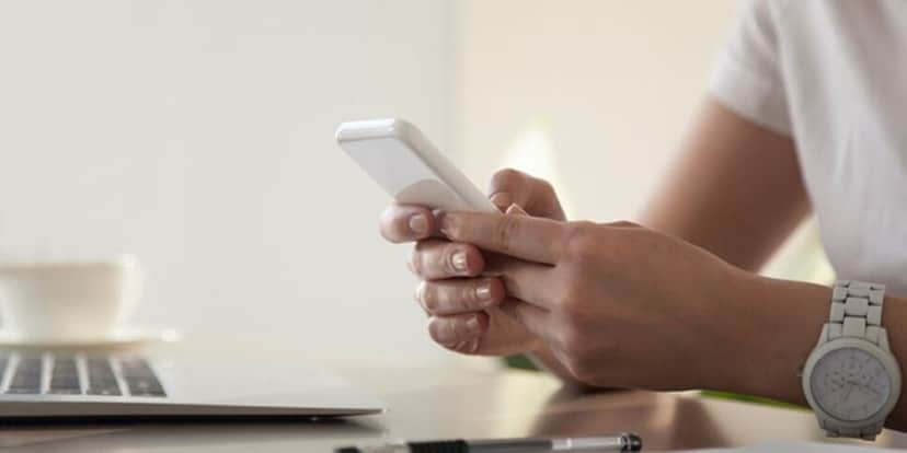 Usar celular no trabalho pode gerar demissão por justa causa (Reprodução: Canva) Usar celular no trabalho pode gerar demissão por justa causa (Reprodução: Canva)