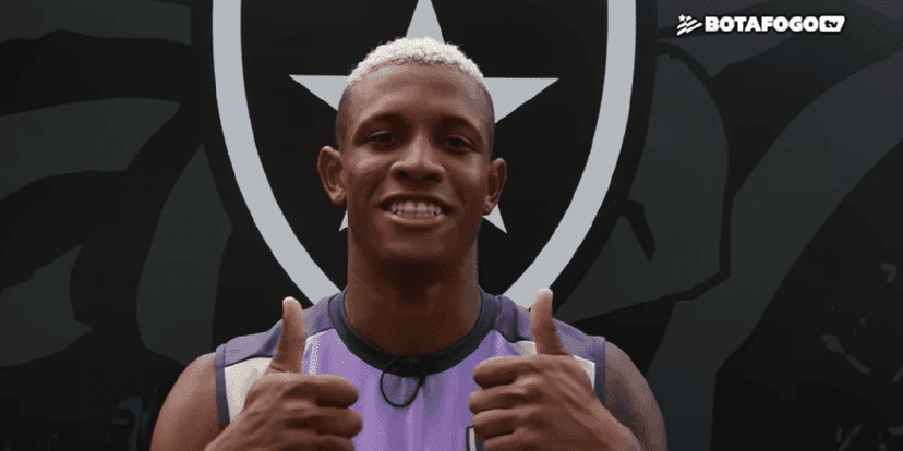 Danilo no dia em que foi anunciado no Botafogo (Foto: Reprodução/Botafogo TV) Danilo no dia em que foi anunciado no Botafogo (Foto: Reprodução/Botafogo TV)