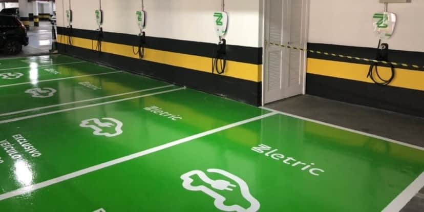 Vaga exclusiva para carros elétricos e híbridos (Reprodução: Divulgação) Vaga exclusiva para carros elétricos e híbridos (Reprodução: Divulgação)