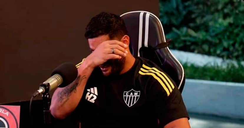 Hulk com a camisa do Atlético-MG (Reprodução: Charla Podcast/ YouTube) Hulk com a camisa do Atlético-MG (Reprodução: Charla Podcast/ YouTube)