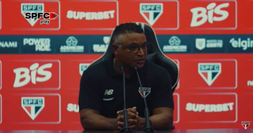 Roger Machado deixa zagueiro e volante saírem (Foto: São Paulo TV) Roger Machado deixa zagueiro e volante saírem (Foto: São Paulo TV)