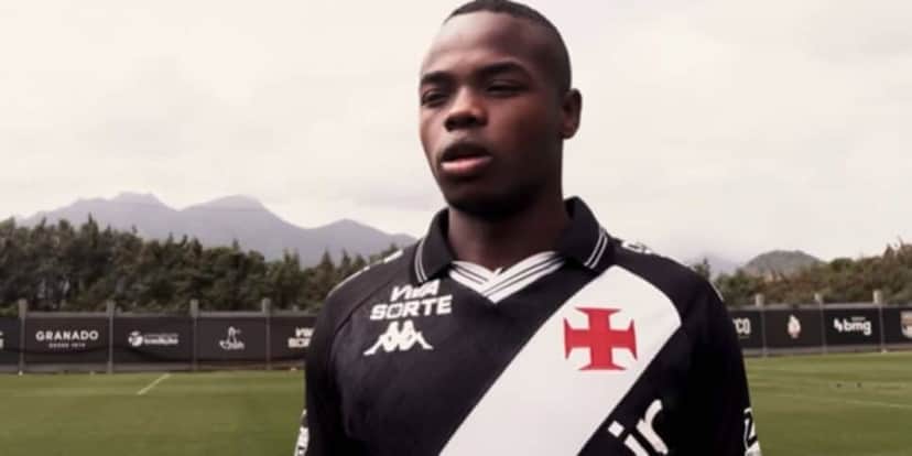 Andréz Gómez suspenso contra o Coritiba (Reprodução: Youtube) Andréz Gómez suspenso contra o Coritiba (Reprodução: Youtube)
