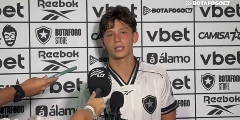 Arthur Novaes renovou com o Botafogo até 2029 (Reprodução: Youtube) Arthur Novaes renovou com o Botafogo até 2029 (Reprodução: Youtube)