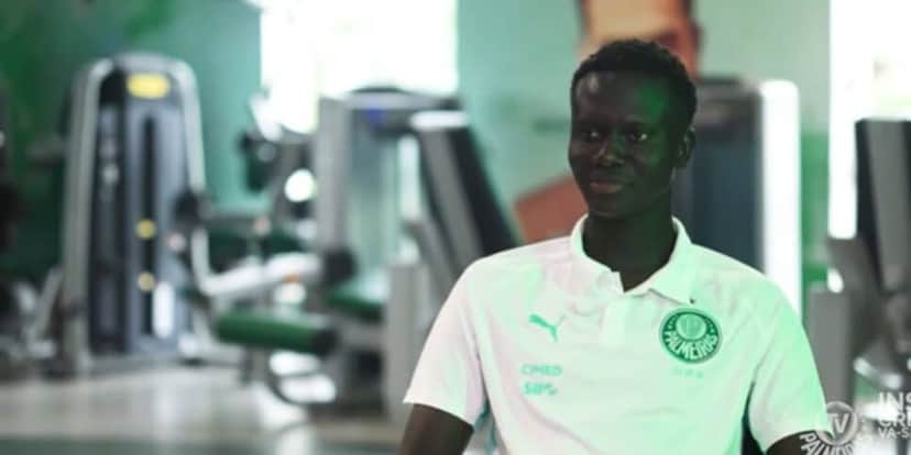 Koné Zié assinou em definitivo com o Palmeiras (Reprodução: Youtube) Koné Zié assinou em definitivo com o Palmeiras (Reprodução: Youtube)