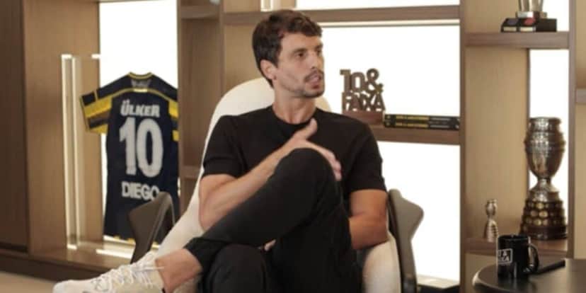 Rodrigo Caio revelou porque deixou o Flamengo (Reprodução: 10 & Faixa / Youtube) Rodrigo Caio revelou porque deixou o Flamengo (Reprodução: 10 & Faixa / Youtube)