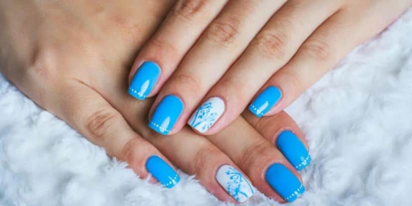 Deixar o esmalte muito tempo na unha pode danificar (Reprodução: Divulgação) Deixar o esmalte muito tempo na unha pode danificar (Reprodução: Divulgação)