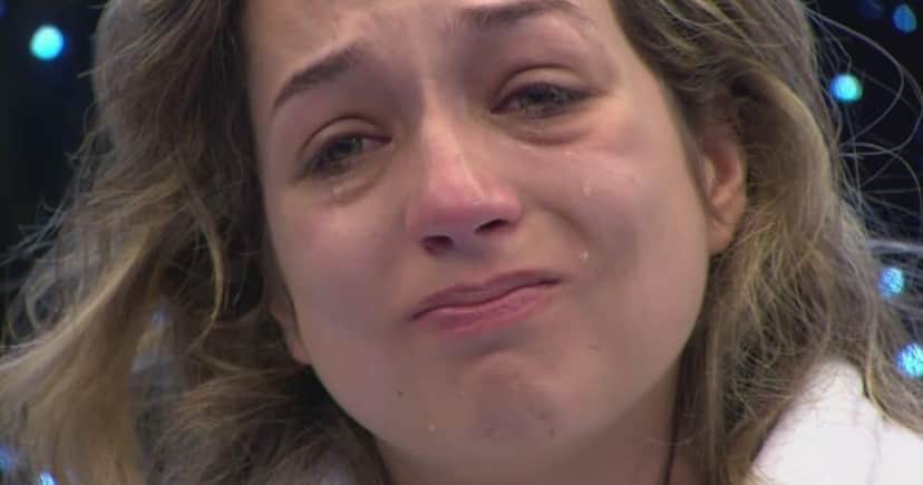 Samira se debulha em lágrimas (Foto: Globo)