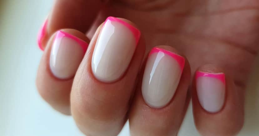 Unhas com francesinhas (Foto: Canva)