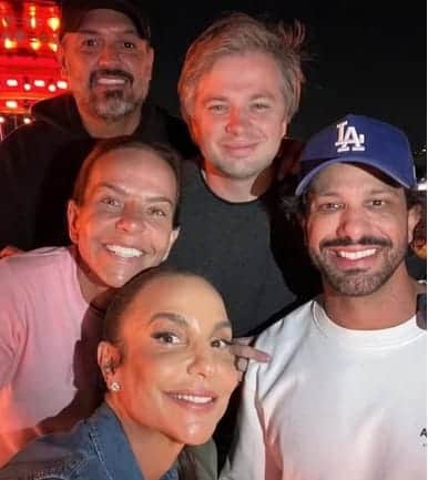 Ivete Sangalo com Tiago Maia (à direita) e amigos (Foto: Reprodução / Instagram) Ivete Sangalo com Tiago Maia (à direita) e amigos (Foto: Reprodução / Instagram)