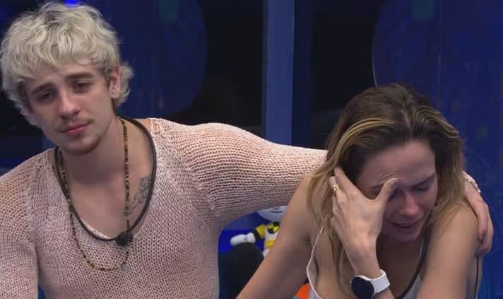 Ana Paula contou primeiro a Juliano sobre morte do pai (Foto: Reprodução / Globoplay) Ana Paula contou primeiro a Juliano sobre morte do pai (Foto: Reprodução / Globoplay)