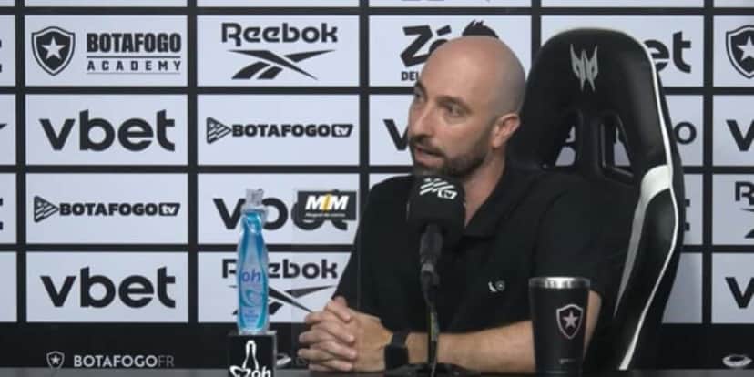 Rodrigo Bellão estará no comando do Botafogo contra o Vasco (Reprodução: Youtube)