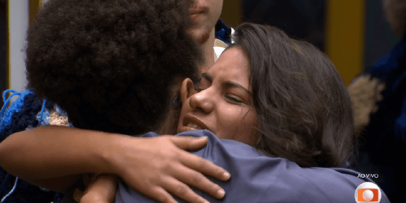 Milena e Gabi se abraçando (Foto: Reprodução/ Globo) Milena e Gabi se abraçando (Foto: Reprodução/ Globo)