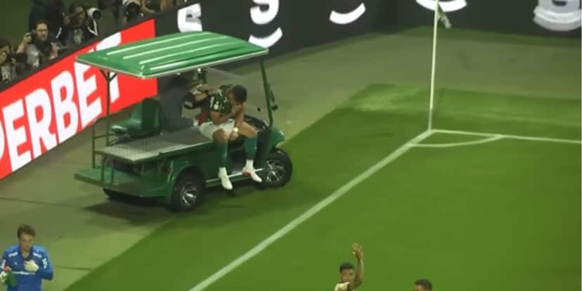 Vitor Roque saiu lesionado na Copa do Brasil (Reprodução: Premiere)