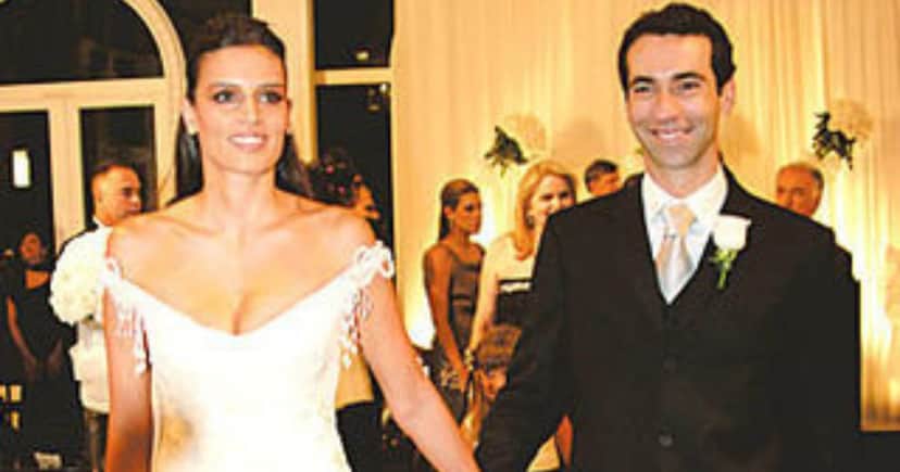 César Tralli e Cássia Ávila no dia do casamento (Foto: Caras)