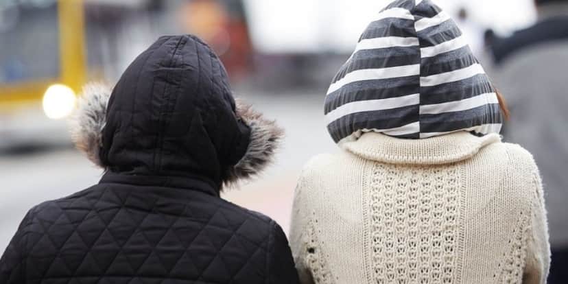 O funcionário ainda precisa trabalhar no frio (Reprodução: Divulgação) O funcionário ainda precisa trabalhar no frio (Reprodução: Divulgação)