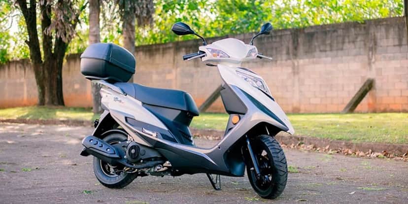 Suzuki Lindy 125 é um dos modelos que saíram de linha no Brasil (Reprodução: Divulgação) Suzuki Lindy 125 é um dos modelos que saíram de linha no Brasil (Reprodução: Divulgação)