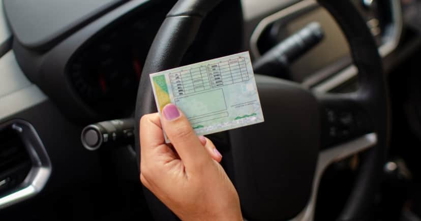 Pode perder a CNH se fizer isso no carro (Foto: Divulgação) Pode perder a CNH se fizer isso no carro (Foto: Divulgação)