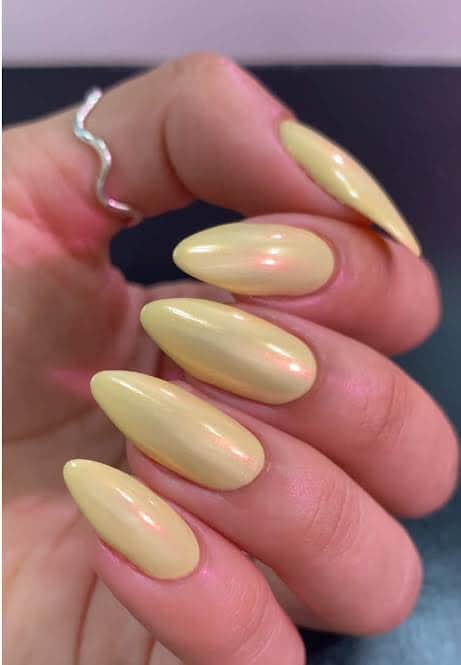Esmalte Amarelo Manteiga (Foto TikTok//@marirbc_) Esmalte Amarelo Manteiga (Foto TikTok//@marirbc_)