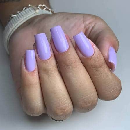 Esmalte Lilás (Foto Instagram/@andressa_nails_) Esmalte Lilás (Foto Instagram/@andressa_nails_)