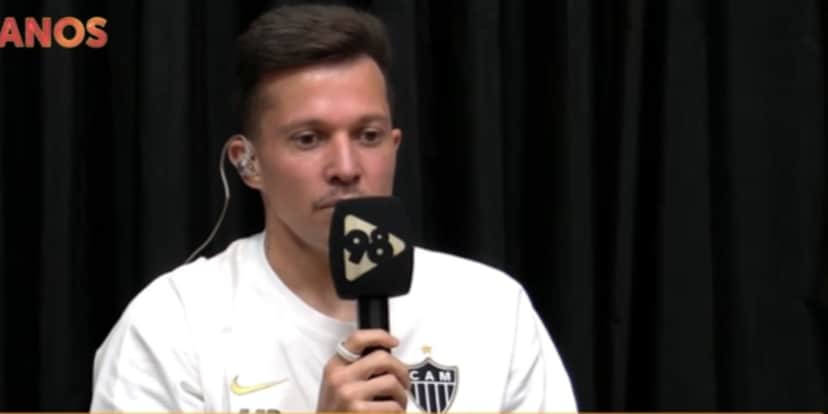 Bernard revelou propostas do Palmeiras e Corinthians (Reprodução: 98 Live Esportes / Youtube) Bernard revelou propostas do Palmeiras e Corinthians (Reprodução: 98 Live Esportes / Youtube)