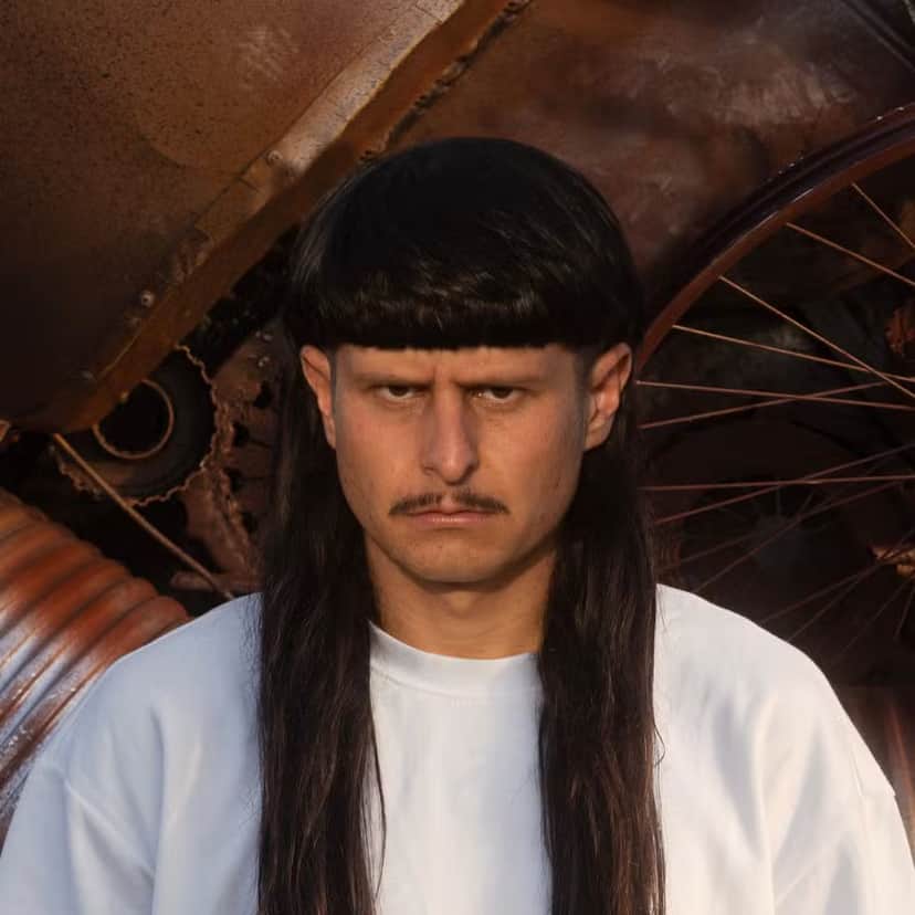 Cantor Oliver Tree estava em um dos helicópteros (Foto: Reprodução/ Internet) Cantor Oliver Tree estava em um dos helicópteros (Foto: Reprodução/ Internet)
