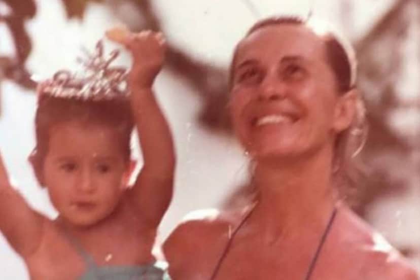 Renata Sorrah com a filha, ainda pequena, hoje com 45 anos (Foto: Reprodução/ Instagram) Renata Sorrah com a filha, ainda pequena, hoje com 45 anos (Foto: Reprodução/ Instagram)